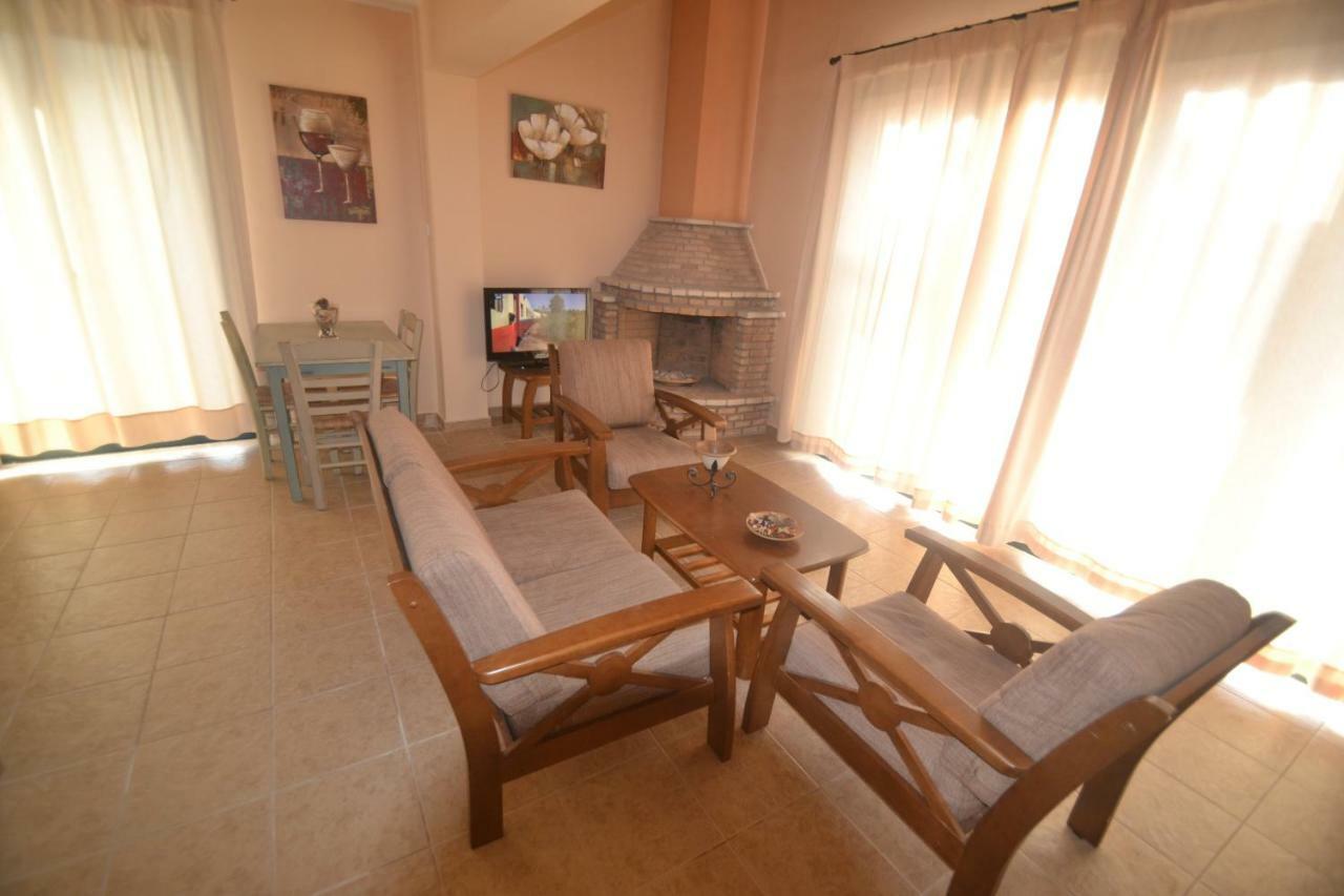 Harvest Moon Apartments Lixouri Exterior foto